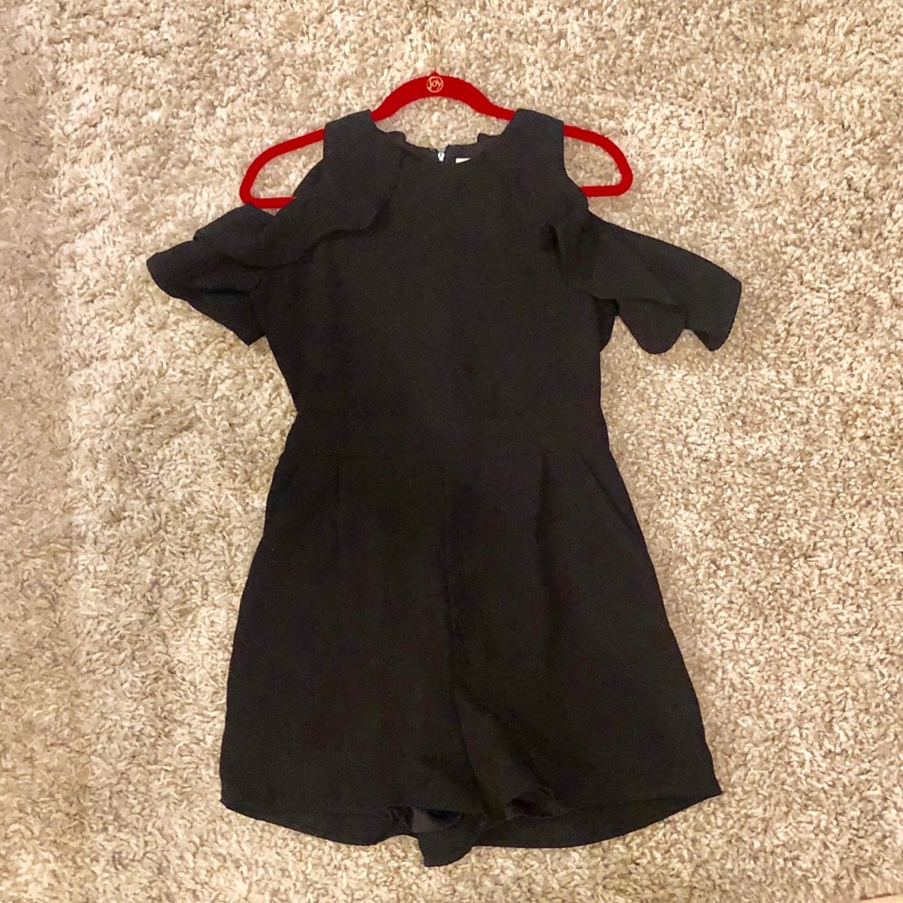 Cut-out shoulder black romper